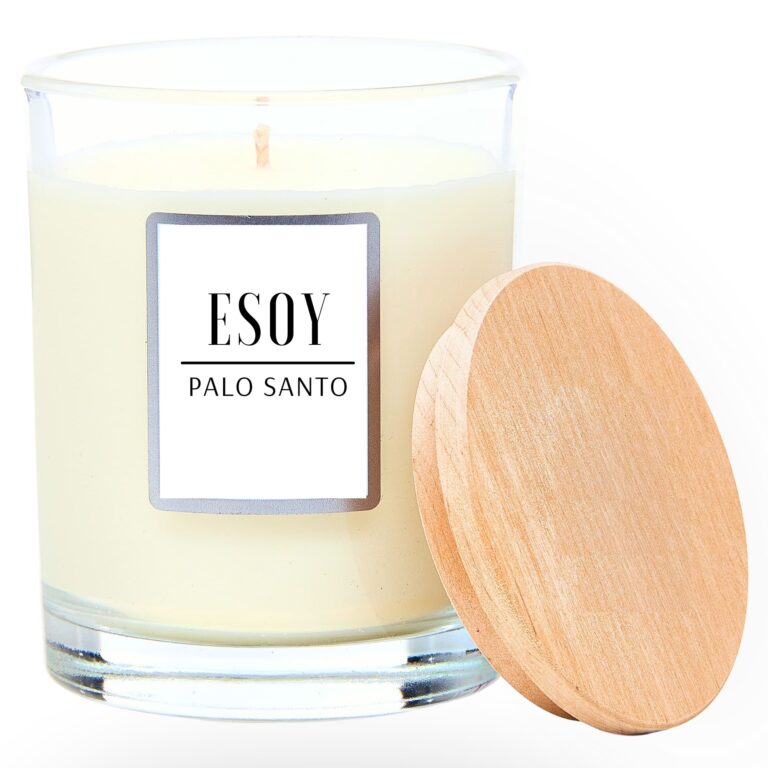 Spersonalizowana świeca sojowa Palo Santo w bezbarwnym szkle z grawerowanym drewnianym wieczkiem marki ESOY.
